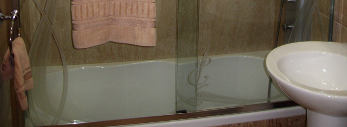 Custom Glass Tub Enclosure